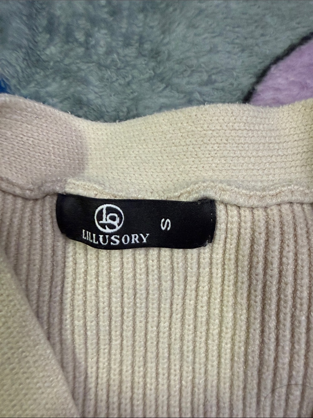 Lightweight Ribbed V-Neck Button Cardigan - Cream - Picture 2 of 2